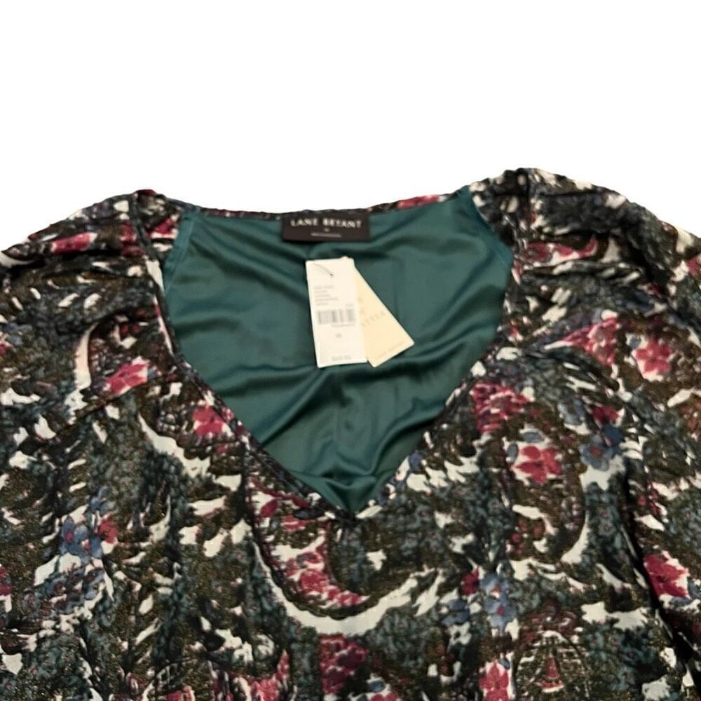NWT LANE BRYANT Classic V-Neck Green Paisley Shimmer Top Size 18 - Picture 5 of 11